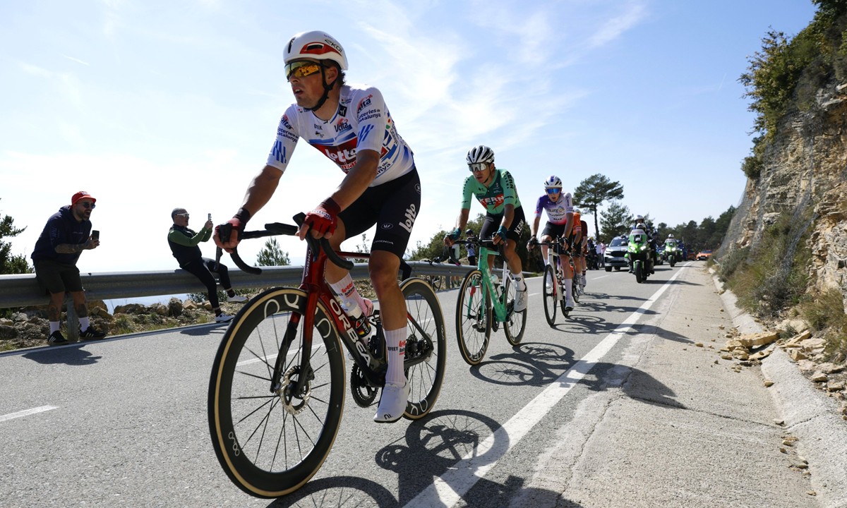 HEQtIEdboAAzUzh - kopie.jpg